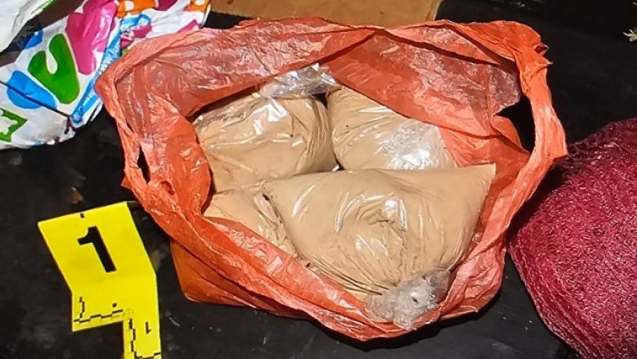 Policia gjatë një aksioni konfiskon drogë, vetura, armë  dhe municion në Gjilan