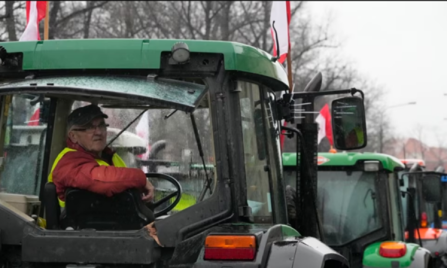 Fermerët polakë në grevë, bllokojnë kufirin me Ukrainën