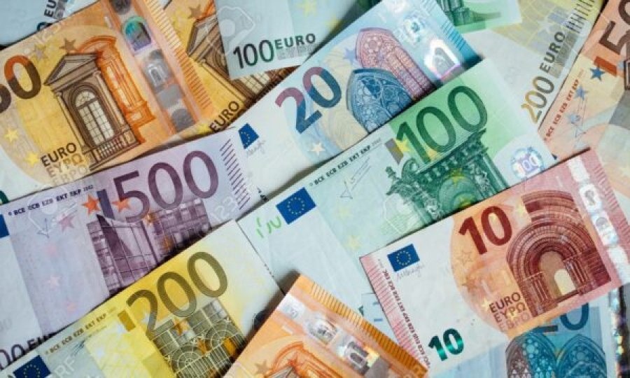  Prishtinë: Konfiskohen mbi 2 mijë euro të falsifikuara në një bankë