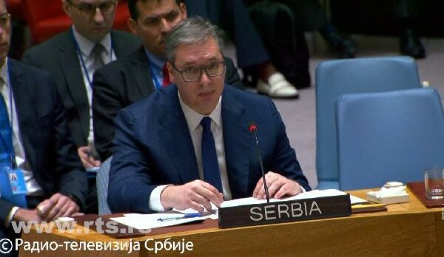 Analisti serb: Vuçiq paraqitet si “gardian i Kosovës”