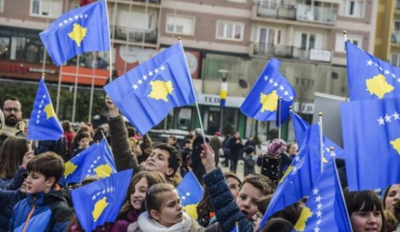 U mbushen 16 vjet shtet, Kosova feston sot pavarësinë