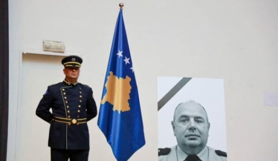  Presidentja e Kryeministri nderojnë heroin Afrim Bunjaku në 16 vjetorin e pavarësisë