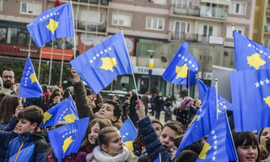 U mbushen 16 vjet shtet, Kosova feston sot pavarësinë