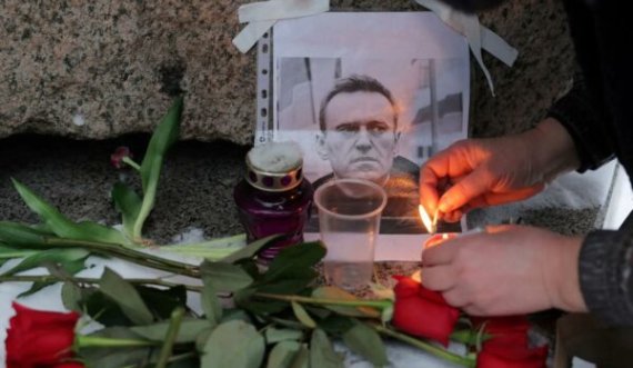 Sonte mbahen homazhe për Alexei Navalny në Prishtinë