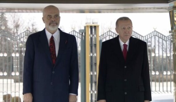 Rama pritet me ceremoni zyrtare nga Erdogan