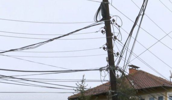 Elektrosever në fshatrat shqiptare në Veri për regjistrimin e njehsorëve, thonë se e kanë njoftuar policinë