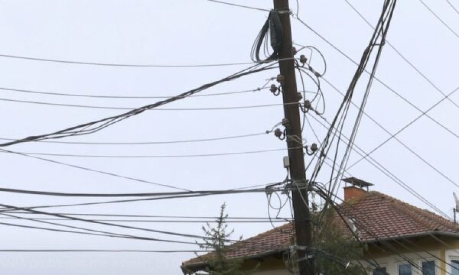 Elektrosever në fshatrat shqiptare në Veri për regjistrimin e njehsorëve, thonë se e kanë njoftuar policinë