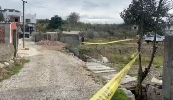 Vrasja e 50-vjeçarit në Durrës -Policia: Arrestohen 3 fëmijët, armën e shkrepi djali 24-vjeçar