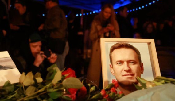 Trupi i Navalnyt i dorëzohet nënës së tij
