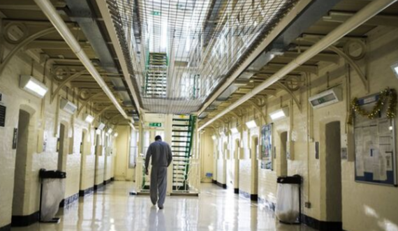 Britania nis deportimin e të burgosurve shqiptarë, i pari një kontrabandist droge