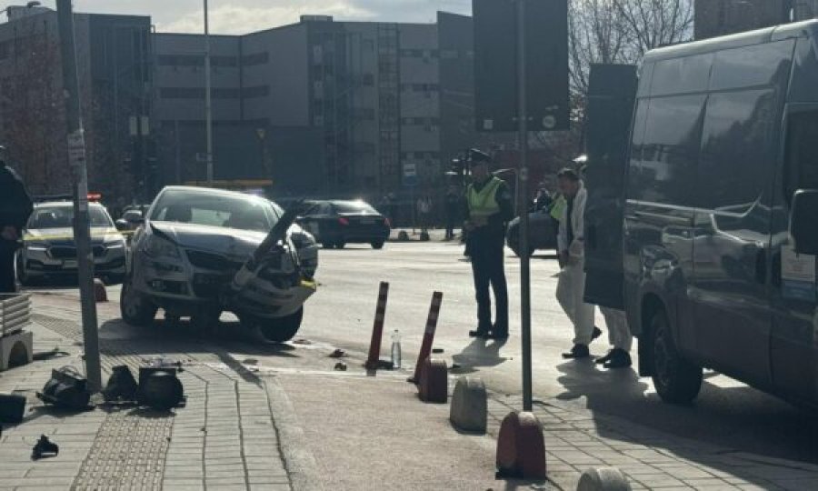 Prishtinë: Largohet nga vendi i ngjarjes trupi i mbuluar i personit që u shkel nga vetura