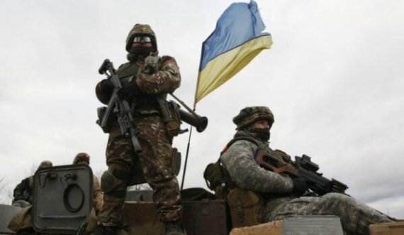 Britanikët thonë se për dy vjet kanë trajnuar 34 mijë rekrutë ukrainasë, përmend edhe ndihmën e Kosovës