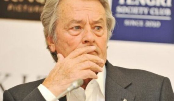Sekuestrohen 72 armë zjarri dhe mbi 3,000 fishekë në shtëpinë e Alain Delon