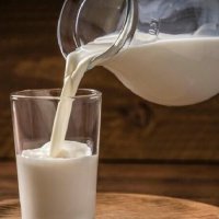 Ja çfarë ndodh me trupin tuaj nëse pini qumësht 