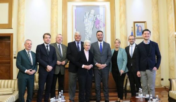 Glauk Konjufca takohet me anëtarët e Komisioni të Mbrojtjes së Bundestagut
