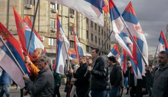 Editoriali i The Guardian për kapjen e Serbisë nga Vuçiq dhe problemet që ai po ia shkakton Kosovës, Ballkanit dhe BE’së