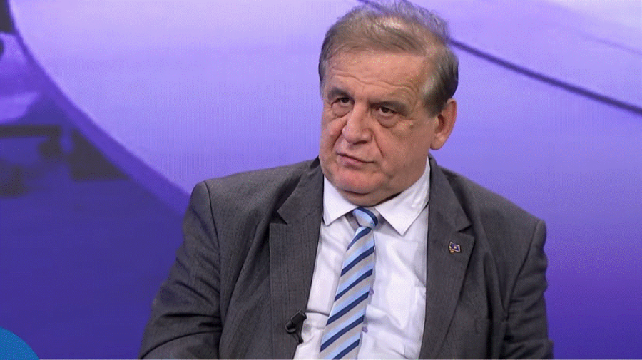 Spahiu e quan Vjosa Osmanin 'qyqajkë': Pse flamuri i UÇK-së para atij të Presidencës?