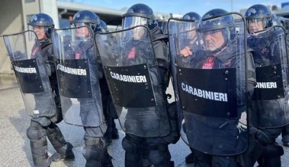 KFOR’i publikon pamje të karabinierëve italianë duke u trajnuar për kontrollin e turmave dhe trazirave