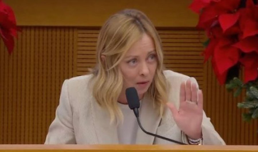 Meloni të pranishmëve: Më falni por unë duhet të shkojë në tualet…