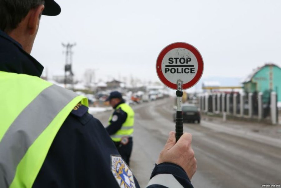 Policia në Gjilan gjobit shoferin pasi voziti në gjendje të dehur