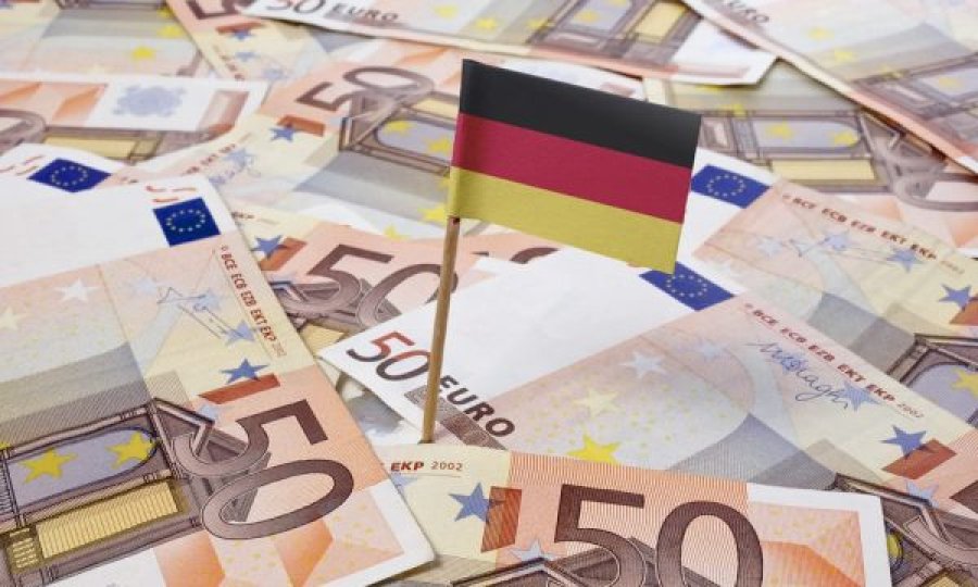 Mijëra euro bonus për punonjësit e rinj – pse punëdhënësit gjermanë nuk paguajnë paga më të larta?