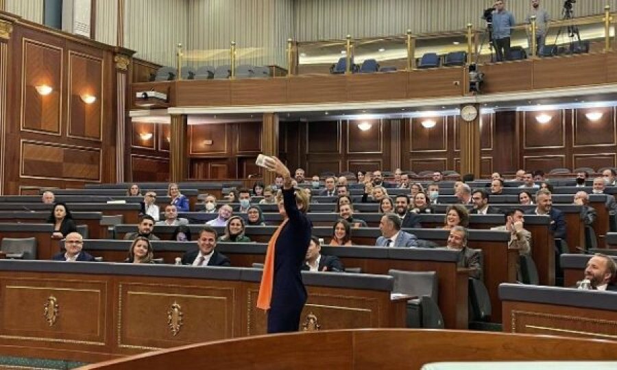 Haxhiu për Kodin Civil kërkon edhe votat e opozitës: S’jam e bindur që mund ta procedojmë në Kuvend nëse nuk jemi të bindur se mund të kalojë