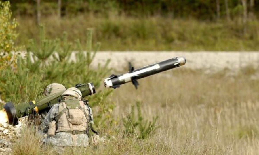 Hill i tregon se SHBA e ka pranuar kërkësën e Kosovës për blerjen e raketave antitank “Javelin”
