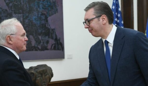Gazeta kroate: Vuçiq nuk e fshehu dot tronditjen kur Hill i tregoi se çfarë armësh po blen Kosova