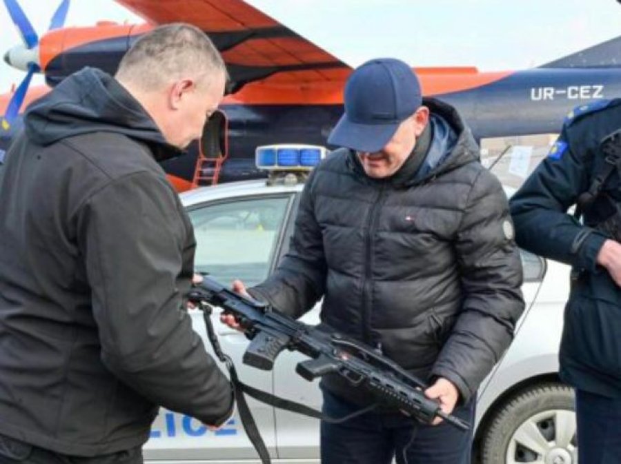 Sveçla: Nga dita e sotme të gjitha patrullat e policisë do të pajisen me armë të gjata