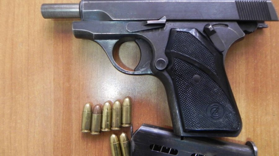 Policia arreston një person në Gjilan dhe i konfiskon një armë