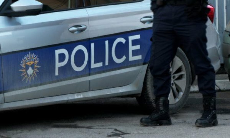 Policia e Kosovës njofton se kanë ndaluar një automjet me targa të huaja 