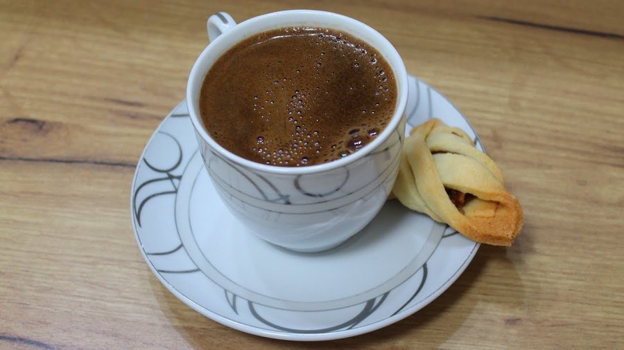 A e pini kafen në bark të thatë?