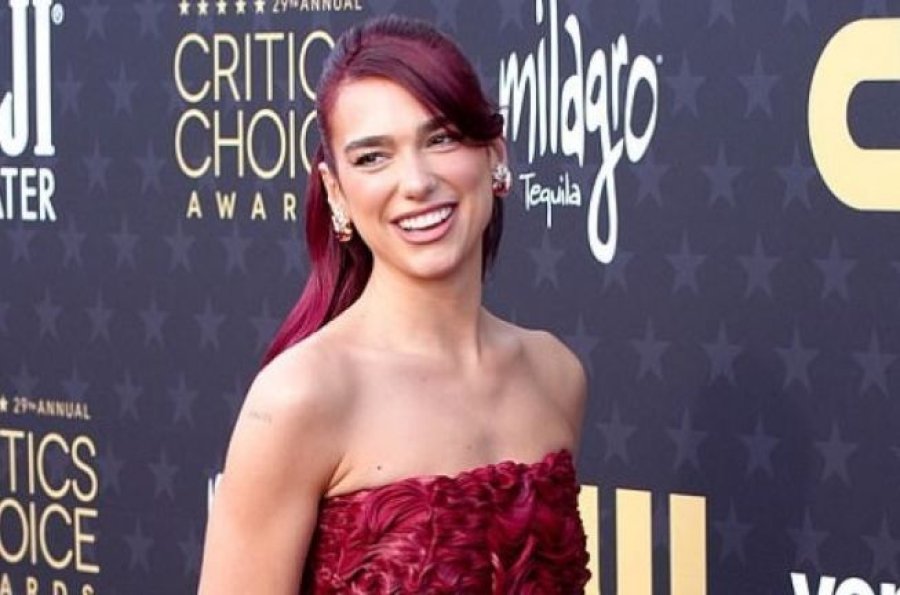 Dua Lipa shfaqet plot stil nga Kalifornia