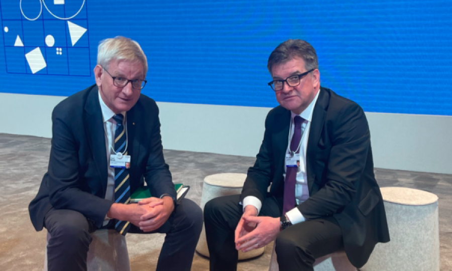 Bildt e lavdëron Lajçakun pas një takimi në Davos: Ka bërë përpjekje herkuliane për ta çuar rajonin përpara