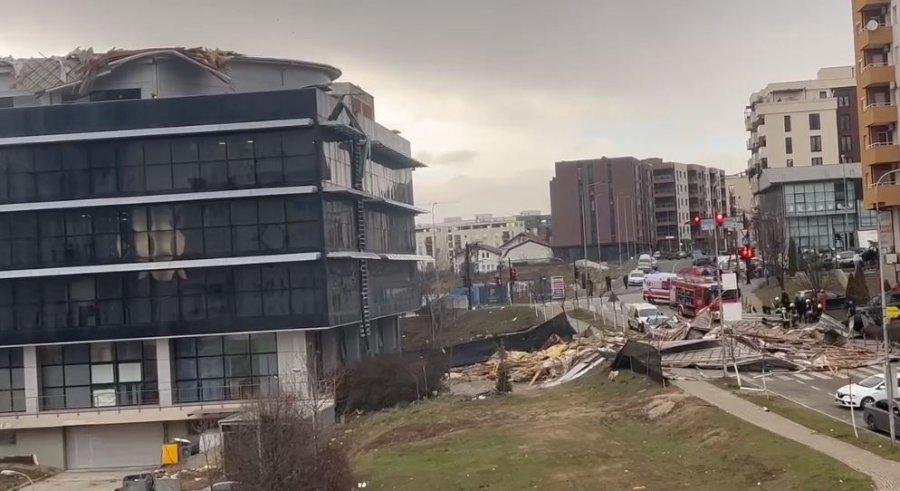 Prokuroria ndalon një zyrtar të Komunës së Prishtinës dhe përgjegjësin e kompanisë pas rënies së çatisë