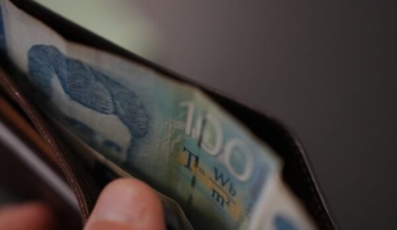 Bektashi: Duhet kohë për t’i ndaluar pagesat me dinarë në Kosovë