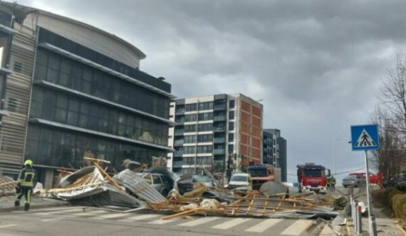 Raportohet për rënie të kulmit e tjegullave në Prishtinë nga erërat e forta