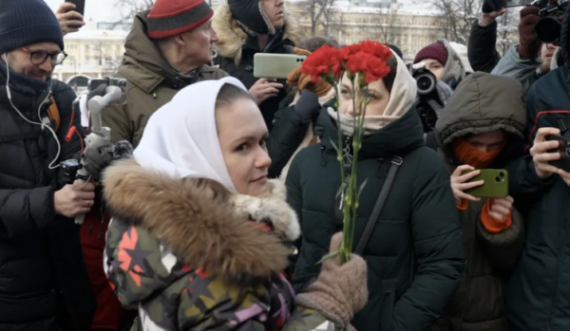 “Ktheni burrat tanë”, gratë ruse me një protestë të rrallë në Moskë
