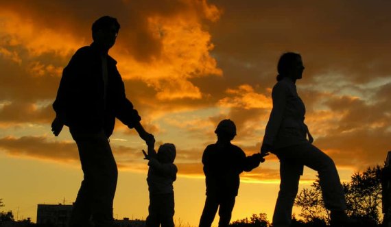 A i duan prindërit të gjithë fëmijët njësoj?