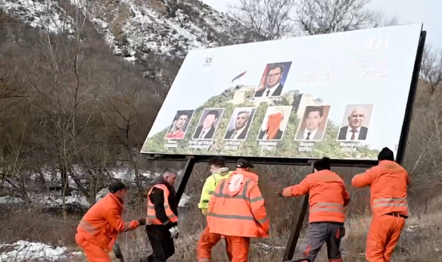 Shteti largon billbordet ilegale me simbole dhe imazhe të diktatorëve e agresorëve serb në Zveçan