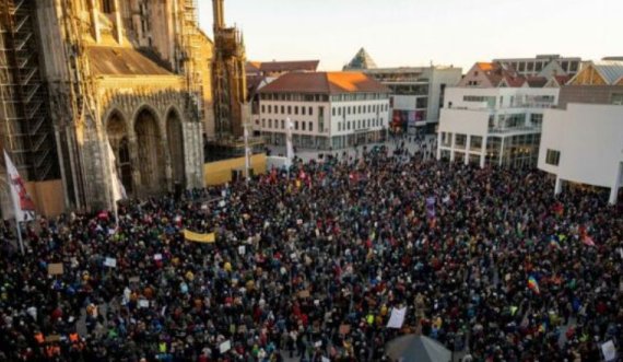 Gjermanët protestojnë kundër planit për dëbimin e të huajve