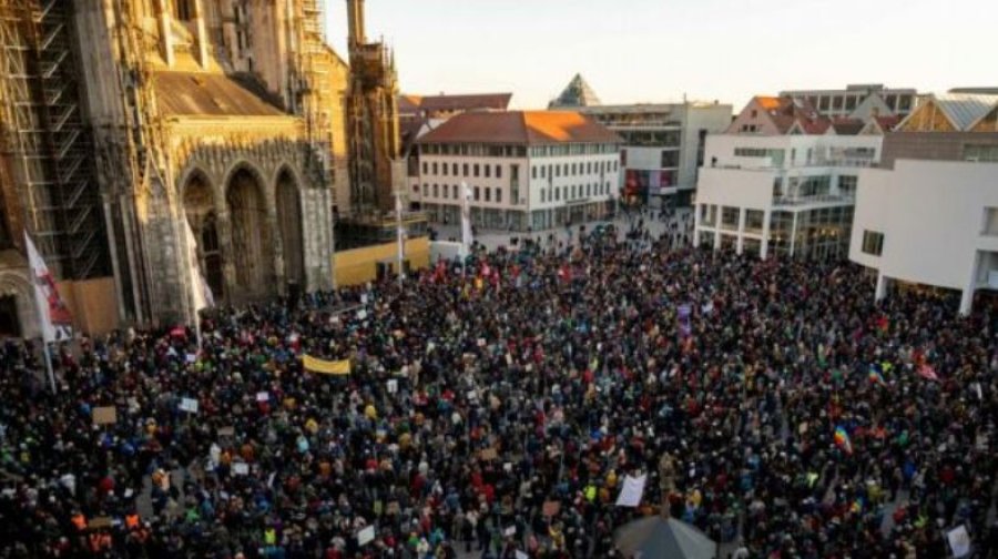 Gjermanët protestojnë kundër planit për dëbimin e të huajve