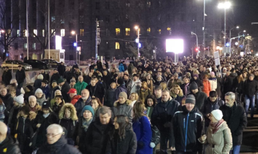 Rifillojnë protestat në Serbi – opozita kërkon anulimin e zgjedhjeve të diskutueshme