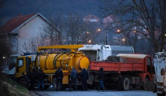 Elshani: Thasët me rërë llogore të grupeve terroriste në Veri, planifikonin të sulmonin Policinë nëse do t’i hiqte barrikadat