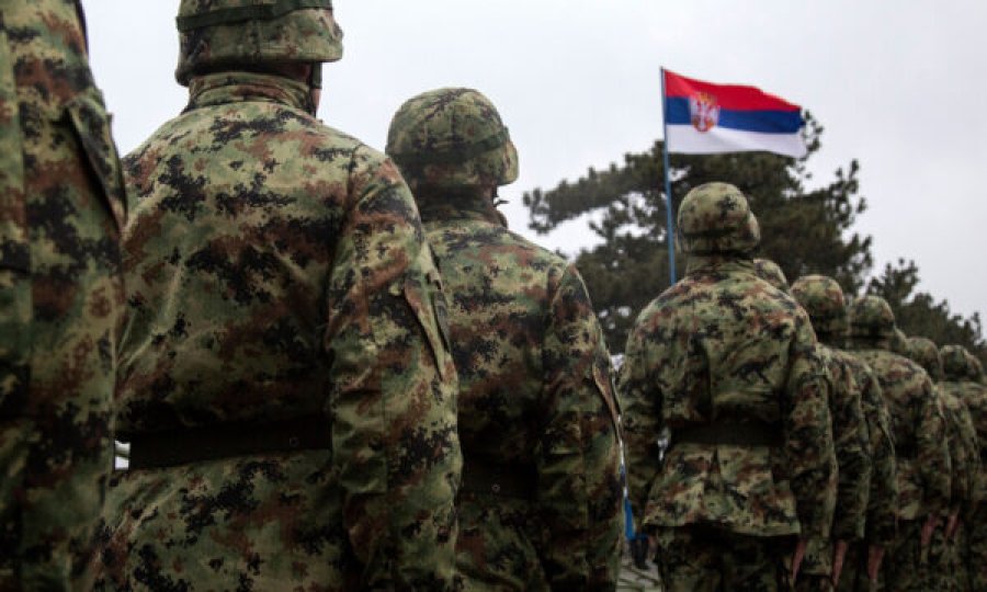 Vuçiq thotë se Serbia është duke përgatitur njësitet ushtarake të kenë përparësi në luftë