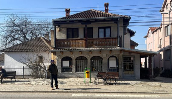 “Komercijalna Banka” pushon aktivitetin në Kosovë, klientët ishin njoftuar qysh në dhjetor