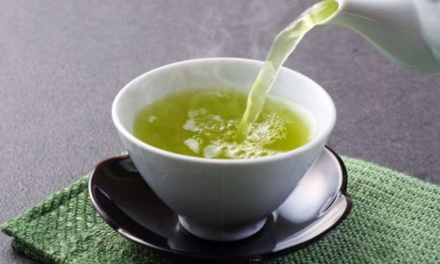 Për 1 ditë 2 kilogramë më pak, çaji i gjelbër fsheh sekretin e asaj që dëshironi