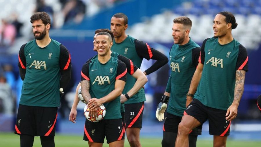 Liverpoolit i largohen dy futbollistë të rëndësishëm, lirohet edhe buxheti i pagave prej 15 milionë eurove