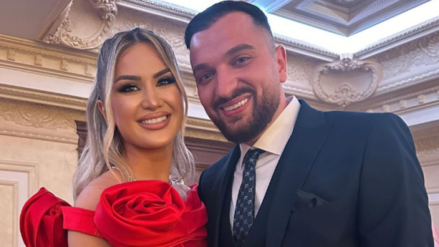 “Të dua”, Engjëllusha me fjalë emocionuese për të fejuarin e saj: Dy vite plot dashuri, gëzim, lumturi