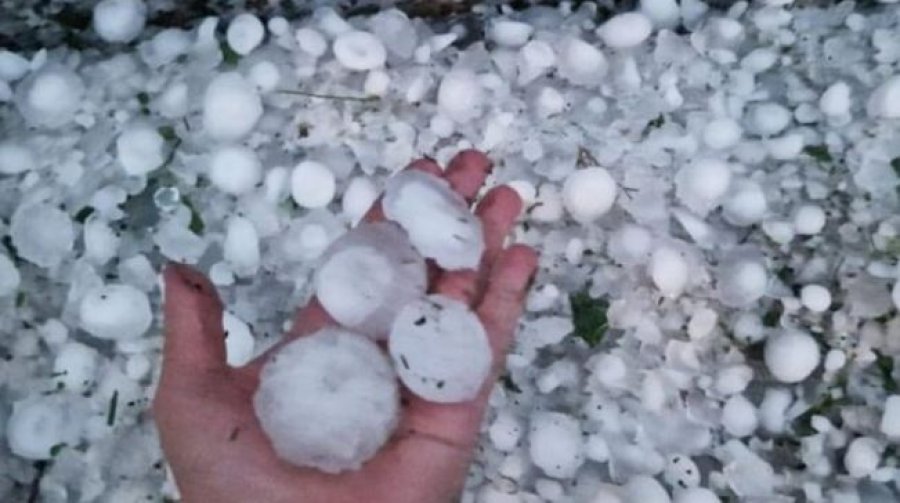 Breshëri në Kroaci i shpon çatitë e fasadat e shtëpive